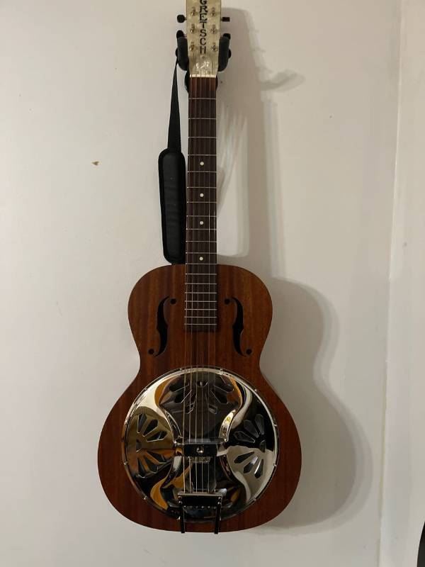 Gretsch Ampli-sonic acoustic guitar includes a stand