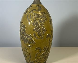 OVOID POTTERY VASE | Green glazed pottery vase with leafy design in relief, of ovoid shape. - h. 15-1/2 x dia. 8 in