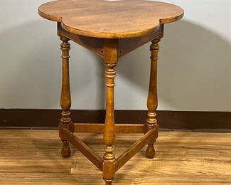 ETHAN ALLEN SIDE TABLE | Wooden end table with a trefoil-shaped top. h. 25 x dia. 20-1/2 in
