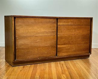 MID-CENTURY CHEST OF DRAWERS | Abraham & Strauss, Brooklyn NY - dresser with eight drawers (two banks of four graduated drawers), one top drawer with fitted interior. - l. 60 x w. 20 x h. 31 in
