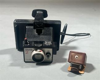 (2PC) POLAROID & METRAPHOT | Including a Polaroid Land Camera Square Shooter 2 and a Metraphot 3 flash-mount light meter in original leather case, made in Germany. - l. 6 x w. 5.5 x h. 5.5 in (camera)
