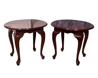 (2PC) PAIR BOMBAY SIDE TABLES | The Bombay Company Queen Anne style round side tables with cabriole legs. - l. 25 x w. 22 x h. 22 in