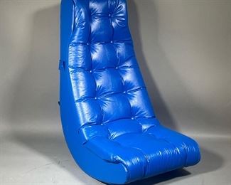 FLOOR GAME CHAIR | Blue leatherette floor rocking chair / game chair, with tufted cushioned upholstery. l. 39 x w. 18 x h. 28 in