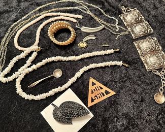 She’ll necklaces vintage jewelry