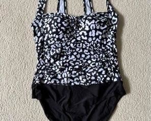 Woman's medium 1 piece, never worn