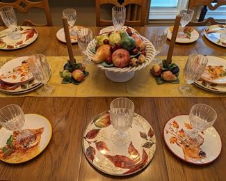 HOLIDAY DISHES & DECOR