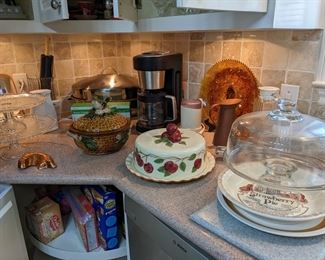 KITCHEN ITEMS...FRANCISCAN APPLE COVERED CAKE PLATE