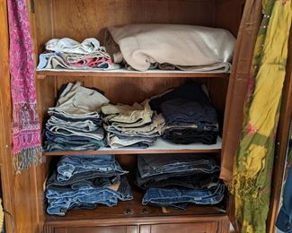 WARDROBE WITH JEANS