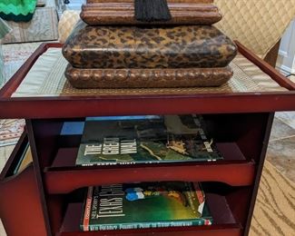 MAGAZINE/BOOKSTAND TABLE