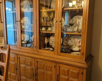 STANLEY FURNITURE CO. PECAN CHINA HUTCH