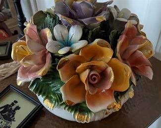 CAPODIMONTE FLORAL CENTERPIECE