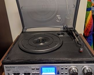 BOYTONE RECORD PLAYER, CD, & RADIO