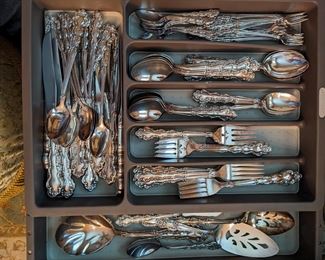 102 piece set of ONEIDA COMMUNITY STAINLESS FLATWARE (SERVICE FOR 12)