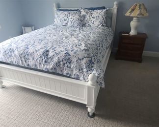 Queen cottage style bed