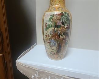 Asian vase (2 available) 
