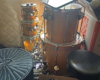 Drum Kit  complete  Signia Maple  - complete Gold Finish   