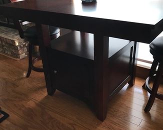 Beautiful High Top Table with 1 leaf and 4 chairs (swivel) - Briskell - Cherry Color