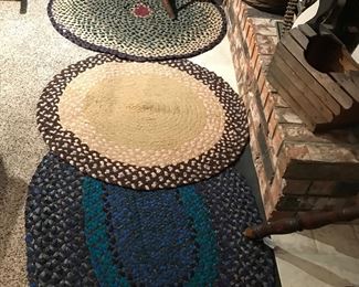 Round and oval braided rugs