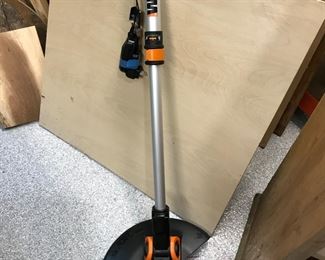 Worx 20 V weed eater w blower