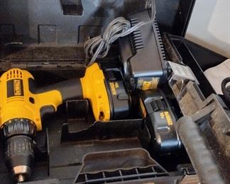dewalt drill with battery and charger