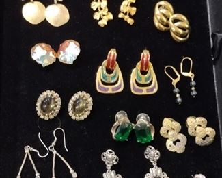 costume Jewelry/Earings 