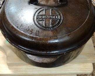 Griswold cast-iron no8 Dutch oven