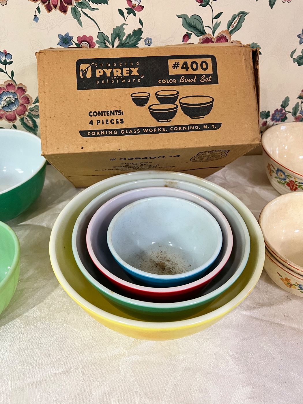 Pyrex #400 Primary Colors Mixing Bowl in Original Box