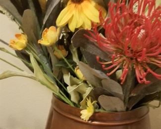 Artificial flower arrangement 