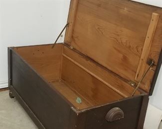 Great blanket box, needs some work 
