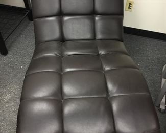 Leather look lounge
