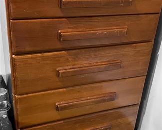Wood five drawer dresser