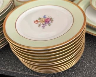 The Wilton Bavaria Tirschenreuth full set 
11 salads 
8 dinners 
12 soups
12 sauces 
10 cups
1 cream and 1 sugar without lid
Two large bowls
1 large plater 
One medium plater
1 covered large dish
12 small bowls