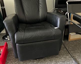 Swiveling recliner leather. Like new