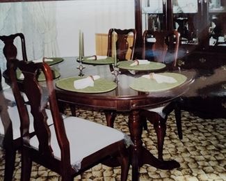 dining room table and chair with extender.