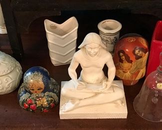 Decorative Egyptian statue 