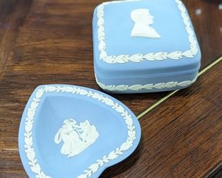 Wedgewood jewelry plate and box