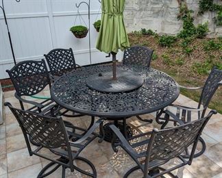 8-piece aluminum patio set. Includes cushions
All furniture and wall art will be on pre-sale online only starting Wednesday June 21. 
Text or email for pricing, purchasing, or with any questions. 
Text 615-854-8535 
Email nashville@entrustedestatesales.com 