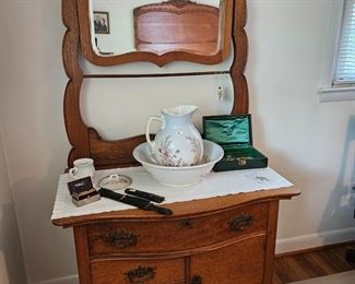 Wash stand with mirror 