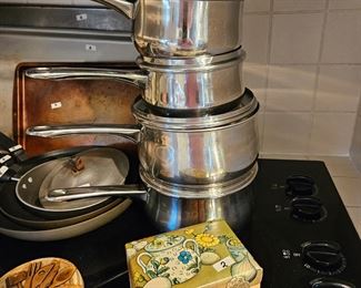 Nice contemporary pot set