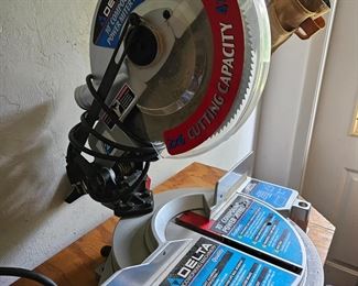 Like new Delta table saw