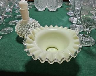 Fenton bowl and vanity jar