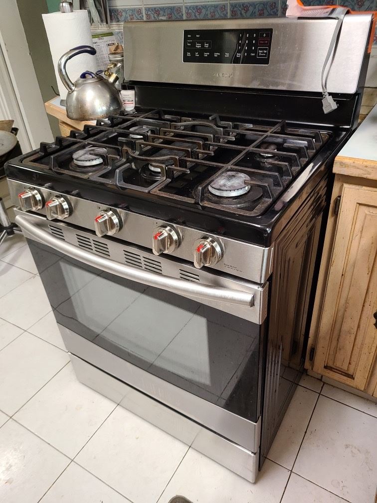 Reduced!! Estate sale featuring oven range,... starts on 5/23/2023