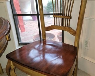 Round Country French Style dinette table with 4 chairs