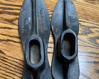 Cast iron cobbler shoe form