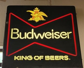 Budweiser Neon Sign "King of Beers" Black/Red/Gold 