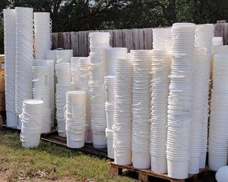 EVERYONE gets a "shopping bucket" !!! 😉