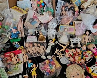 Client was professional baker! 1000's of molded bakeware tins, vintage cake decor, wedding cake towers, silicone pans, cookie cutters, candy molds, other baking items +++