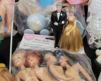 Client was professional baker! 1000's of molded bakeware tins, vintage cake decor, wedding cake towers, silicone pans, cookie cutters, candy molds, other baking items +++