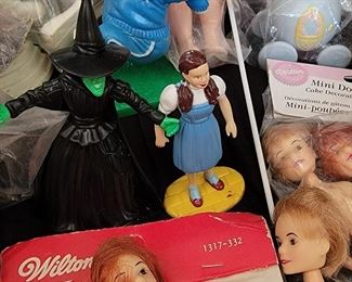 Client was professional baker! 1000's of molded bakeware tins, vintage cake decor, wedding cake towers, silicone pans, cookie cutters, candy molds, other baking items +++