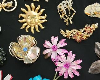 TONS of costume/vintage costume jewelry & brooches